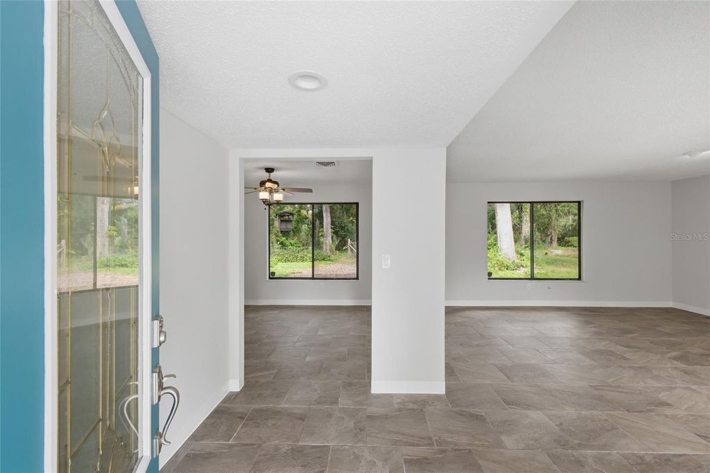 Image 6 of property listing at 3404 62ND STREET E, Bradenton, FL 34208