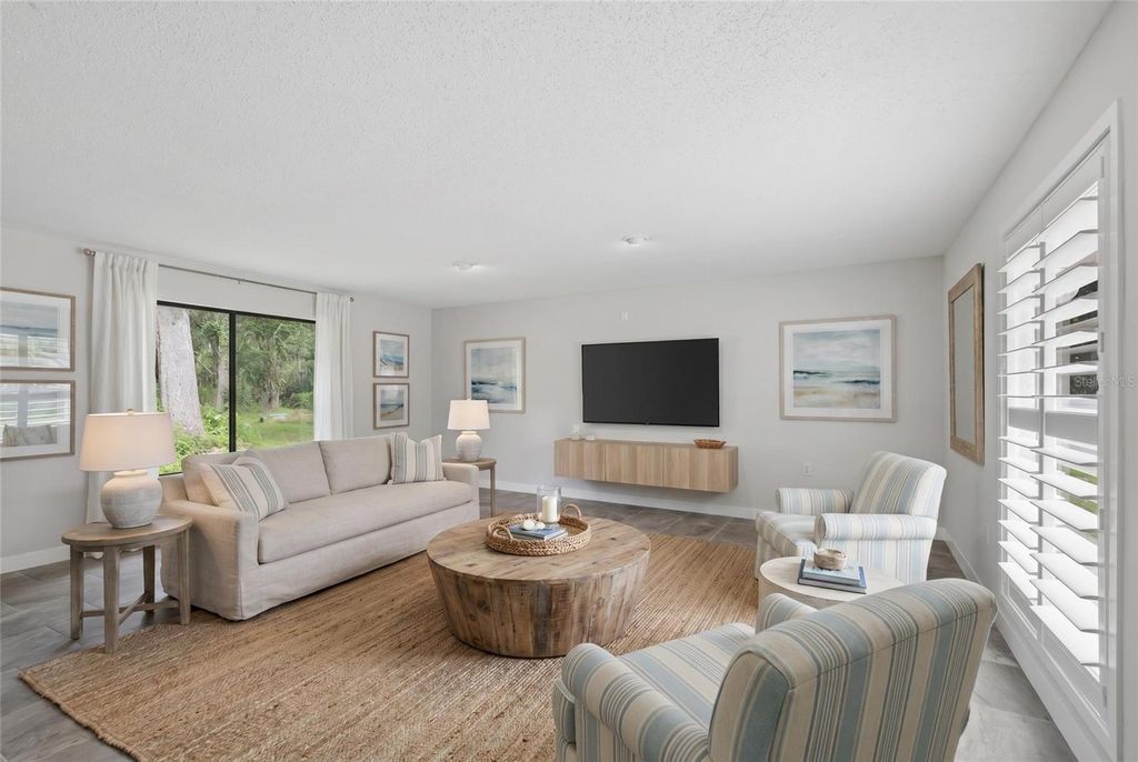 Image 8 of property listing at 3404 62ND STREET E, Bradenton, FL 34208