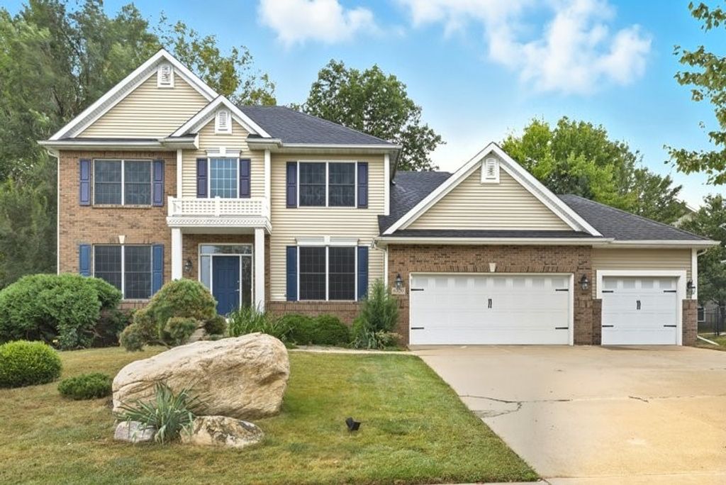 6320 Sudbury Court, Johnston, IA 50131