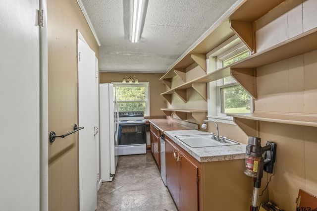 8217 County Road 219, Tyler, TX 75707