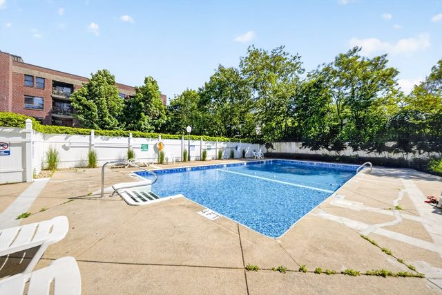 14 Heron St 208, Boston, MA 02132