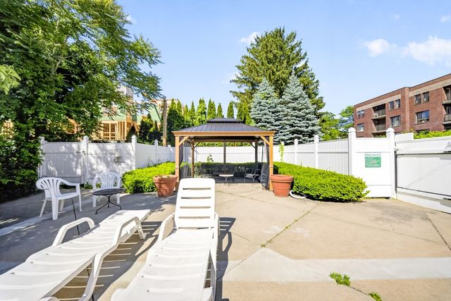 14 Heron St 208, Boston, MA 02132