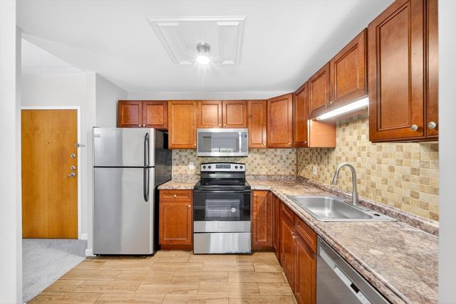 14 Heron St 208, Boston, MA 02132