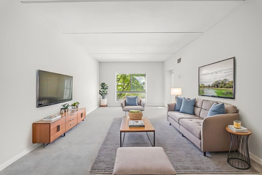 14 Heron St 208, Boston, MA 02132