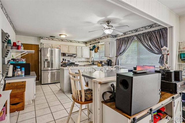 1203 Orchard Lakes Drive, St Louis, MO 63146