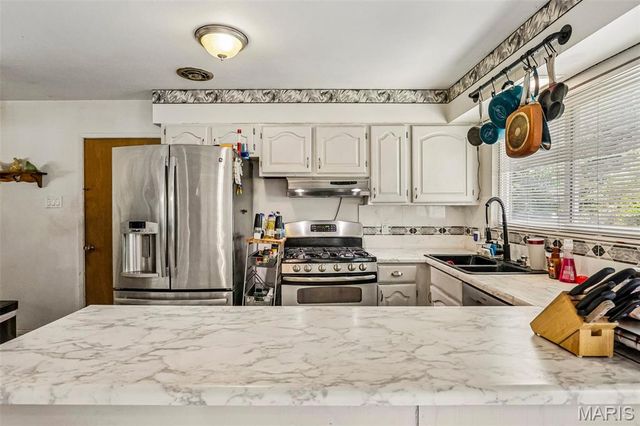 1203 Orchard Lakes Drive, St Louis, MO 63146