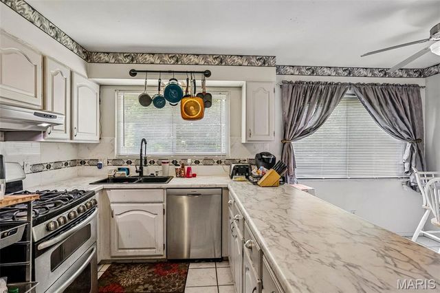 1203 Orchard Lakes Drive, St Louis, MO 63146