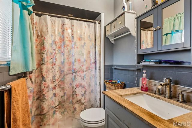 1203 Orchard Lakes Drive, St Louis, MO 63146