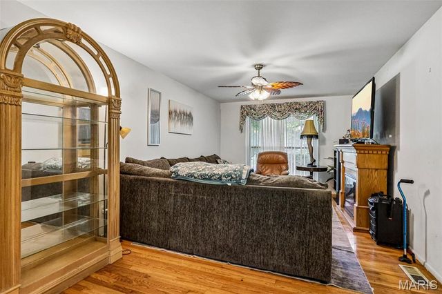 1203 Orchard Lakes Drive, St Louis, MO 63146