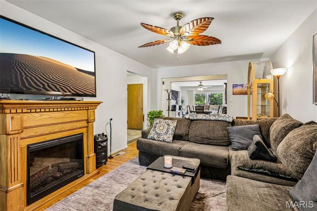 1203 Orchard Lakes Drive, St Louis, MO 63146