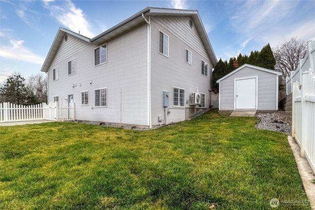 1525 SE Valley View Terrace, College Place, WA 99324