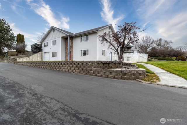 1525 SE Valley View Terrace, College Place, WA 99324