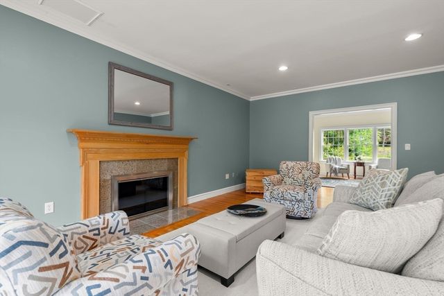 44 Bridge St, Medfield, MA 02052