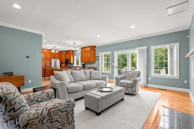44 Bridge St, Medfield, MA 02052