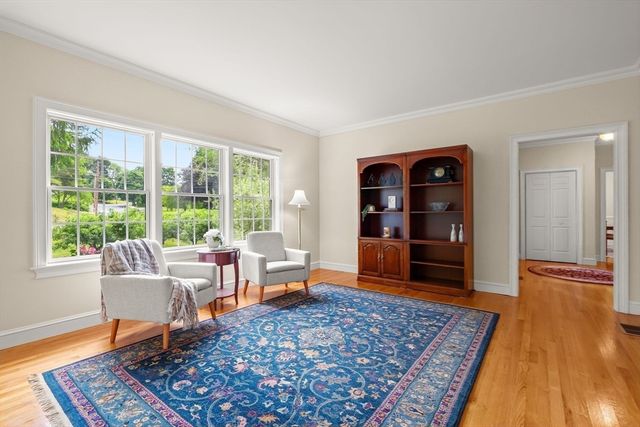 44 Bridge St, Medfield, MA 02052
