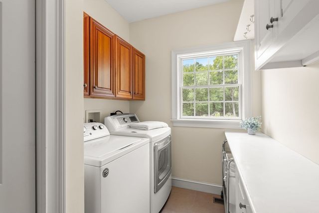 44 Bridge St, Medfield, MA 02052