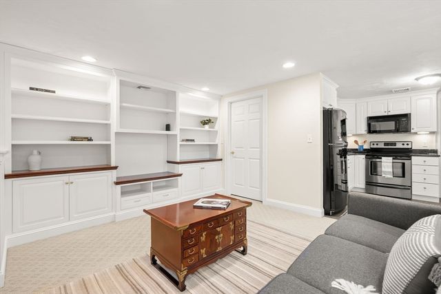 44 Bridge St, Medfield, MA 02052