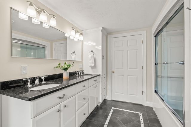 44 Bridge St, Medfield, MA 02052