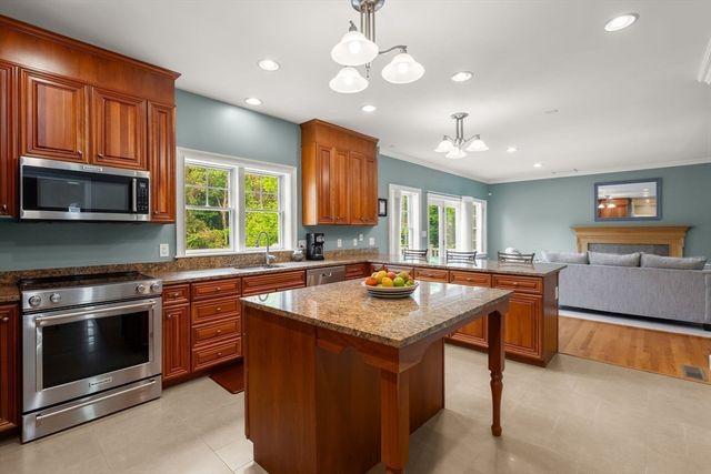 44 Bridge St, Medfield, MA 02052