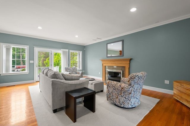 44 Bridge St, Medfield, MA 02052