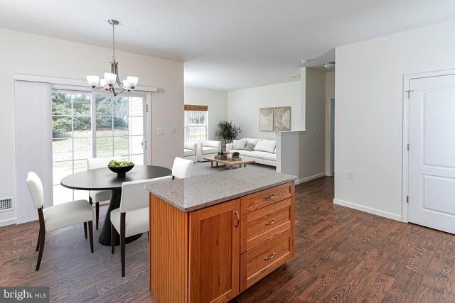 53 HONEYFLOWER LN, Princeton Junction, NJ 08550