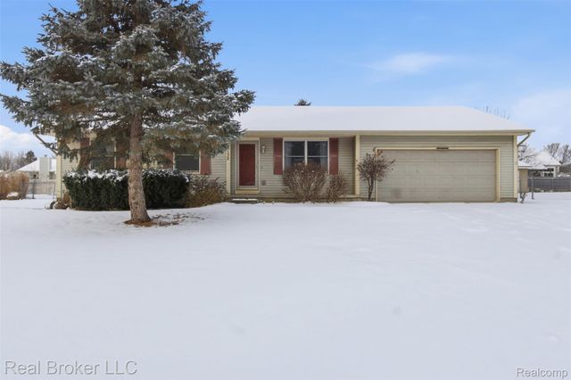 8152 Fox Hollow Road, Goodrich Village, MI 48438