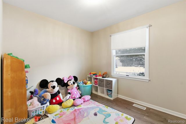 8152 Fox Hollow Road, Goodrich Village, MI 48438