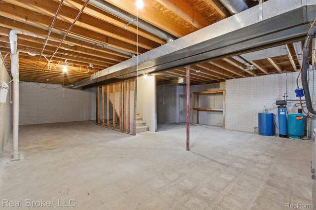 8152 Fox Hollow Road, Goodrich Village, MI 48438