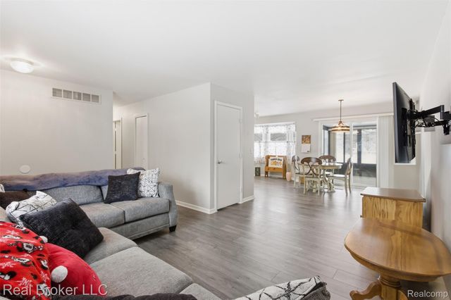 8152 Fox Hollow Road, Goodrich Village, MI 48438