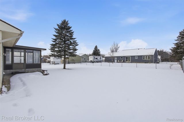 8152 Fox Hollow Road, Goodrich Village, MI 48438