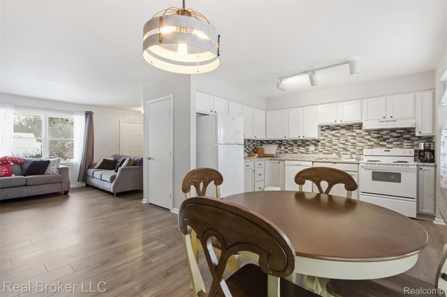 8152 Fox Hollow Road, Goodrich Village, MI 48438