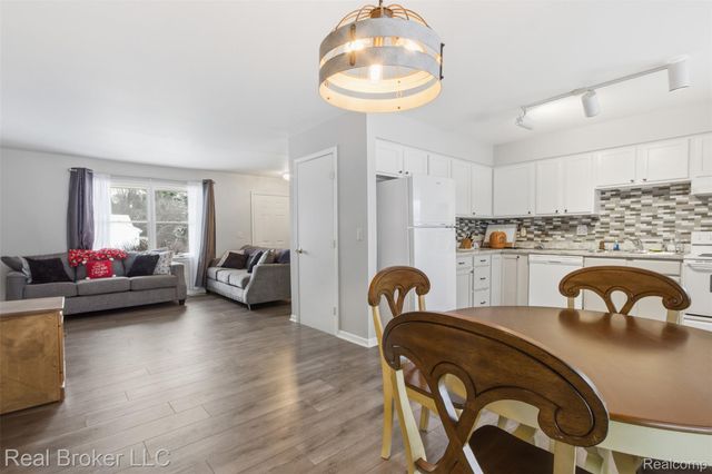 8152 Fox Hollow Road, Goodrich Village, MI 48438