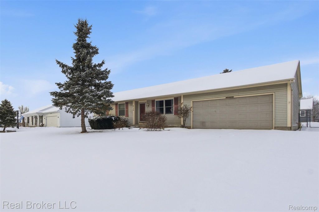 8152 Fox Hollow Road, Goodrich Village, MI 48438