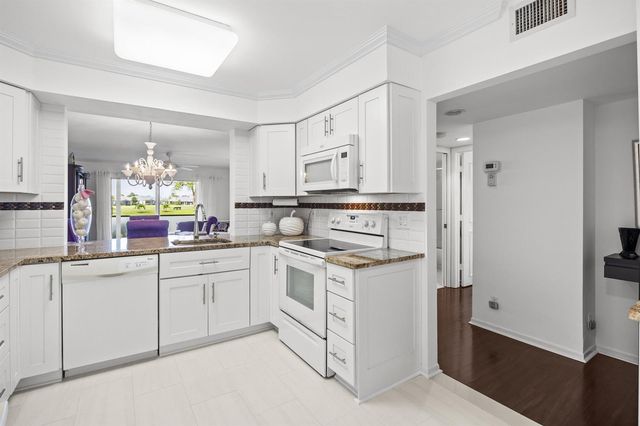 7146 Huntington Lane 105, Delray Beach, FL 33446