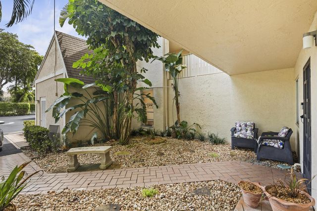 7146 Huntington Lane 105, Delray Beach, FL 33446
