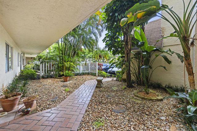 7146 Huntington Lane 105, Delray Beach, FL 33446