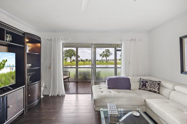 7146 Huntington Lane 105, Delray Beach, FL 33446