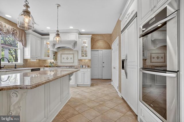 6331 HIDDEN CANYON RD, Centreville, VA 20120