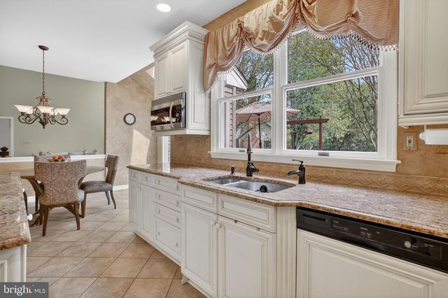 6331 HIDDEN CANYON RD, Centreville, VA 20120