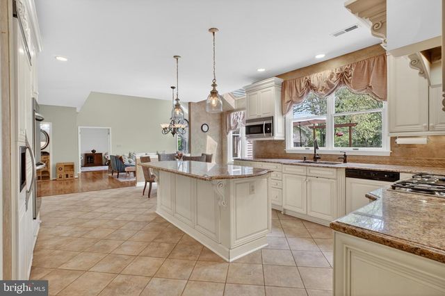 6331 HIDDEN CANYON RD, Centreville, VA 20120