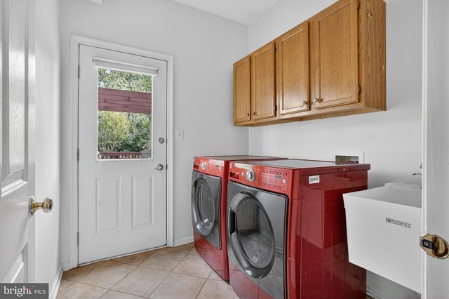 6331 HIDDEN CANYON RD, Centreville, VA 20120