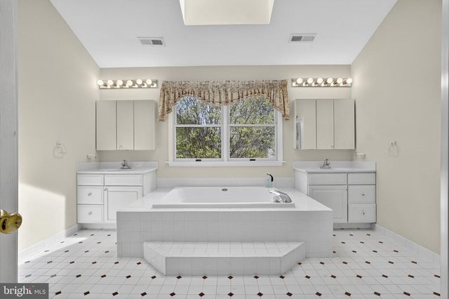 6331 HIDDEN CANYON RD, Centreville, VA 20120