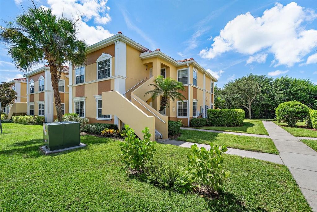 1010 VILLAGIO CIRCLE 104, Sarasota, FL 34237