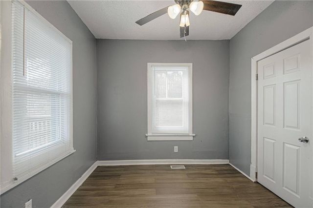 532 PARALLEL Avenue, Kansas City, KS 66104