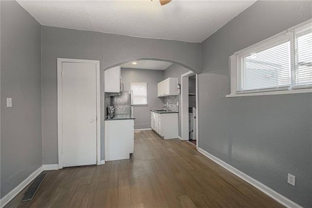 532 PARALLEL Avenue, Kansas City, KS 66104