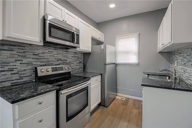 532 PARALLEL Avenue, Kansas City, KS 66104