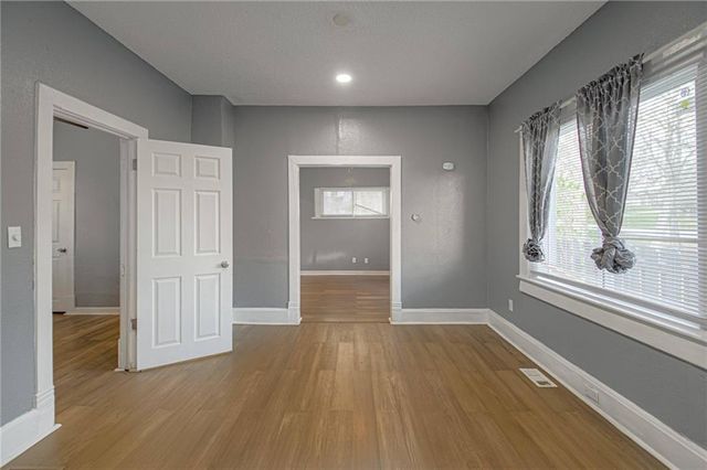 532 PARALLEL Avenue, Kansas City, KS 66104