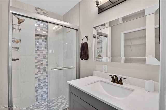 209 Robin Hood CIR 201, Naples, FL 34104