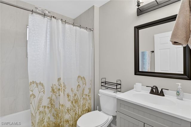 209 Robin Hood CIR 201, Naples, FL 34104