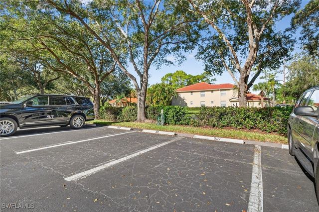 209 Robin Hood CIR 201, Naples, FL 34104